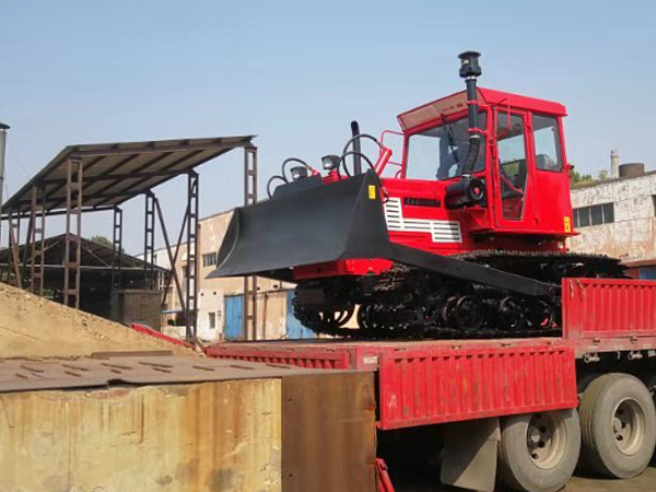 東方紅802推土機(jī)裝車(chē)